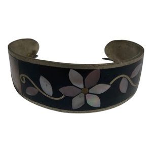 Vintage Alpaca Silver Black Inlaid Mother of Pearl Flower Cuff Bracelet